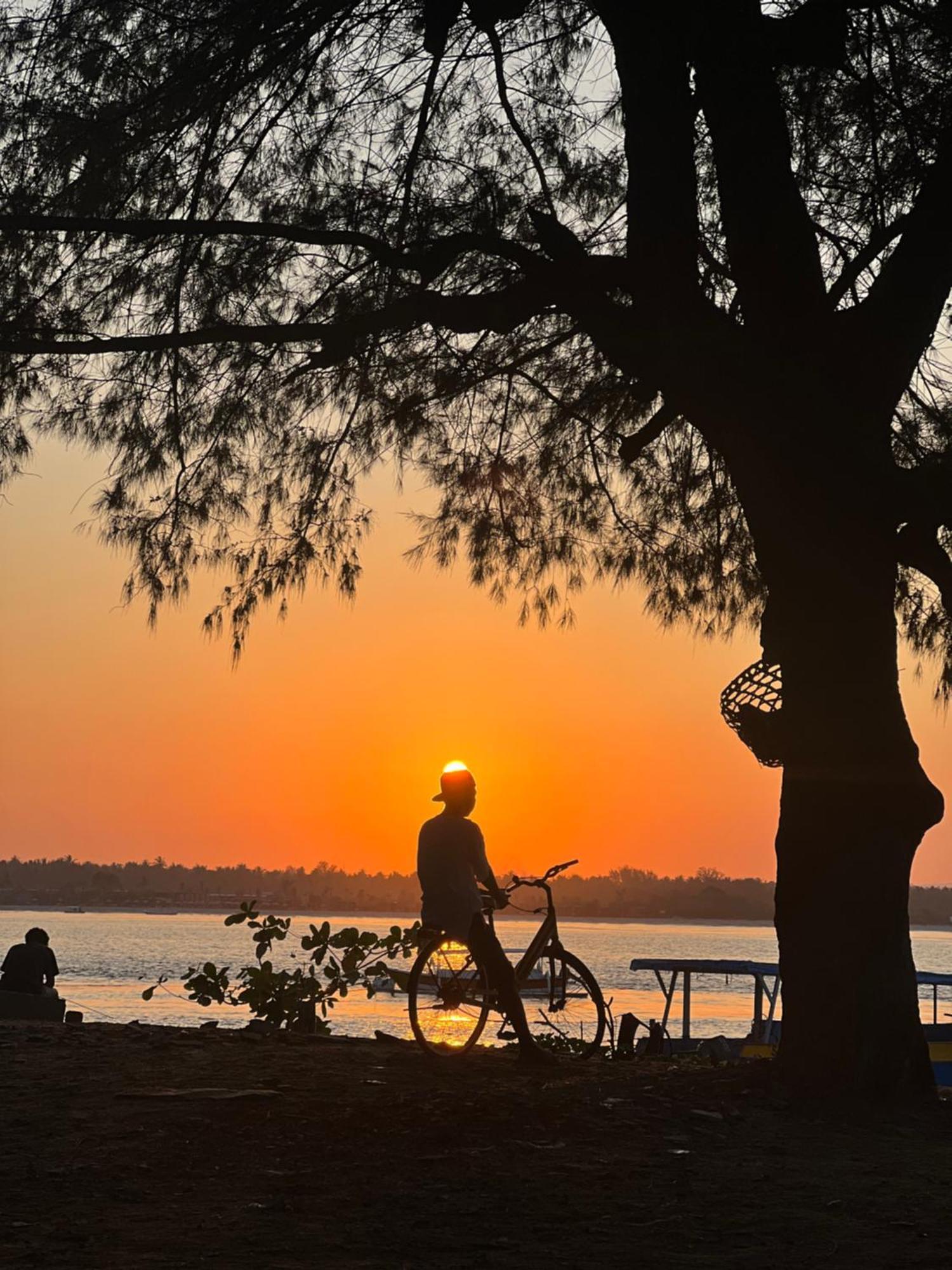 Tropica Gili Total Body Fit - Free Access Gym And Coworking Space Gili Trawangan Exterior photo