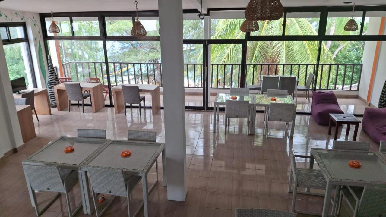 Tropica Gili Total Body Fit - Free Access Gym And Coworking Space Gili Trawangan Exterior photo